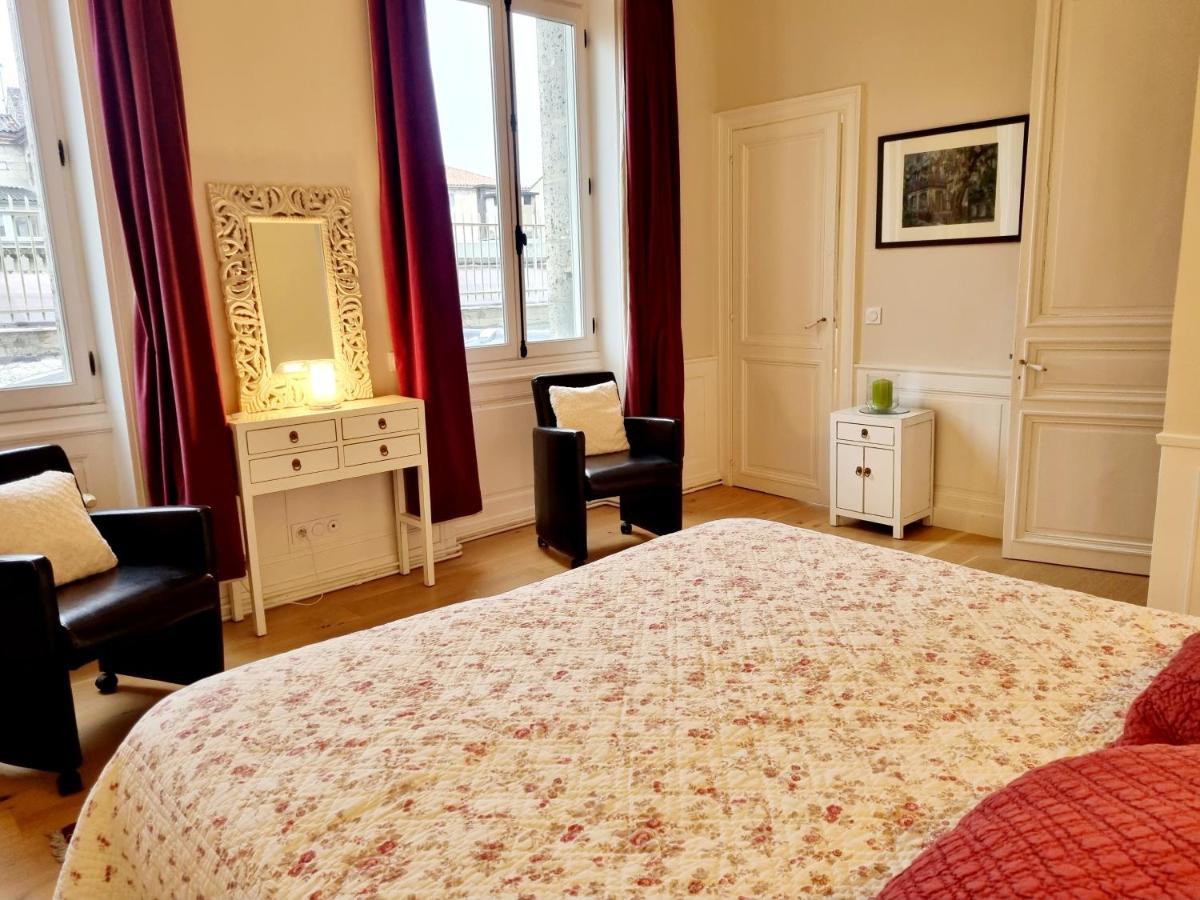 Face A L'Hotel De Ville Grand Et Lumineux Appartement Angoulême Eksteriør billede