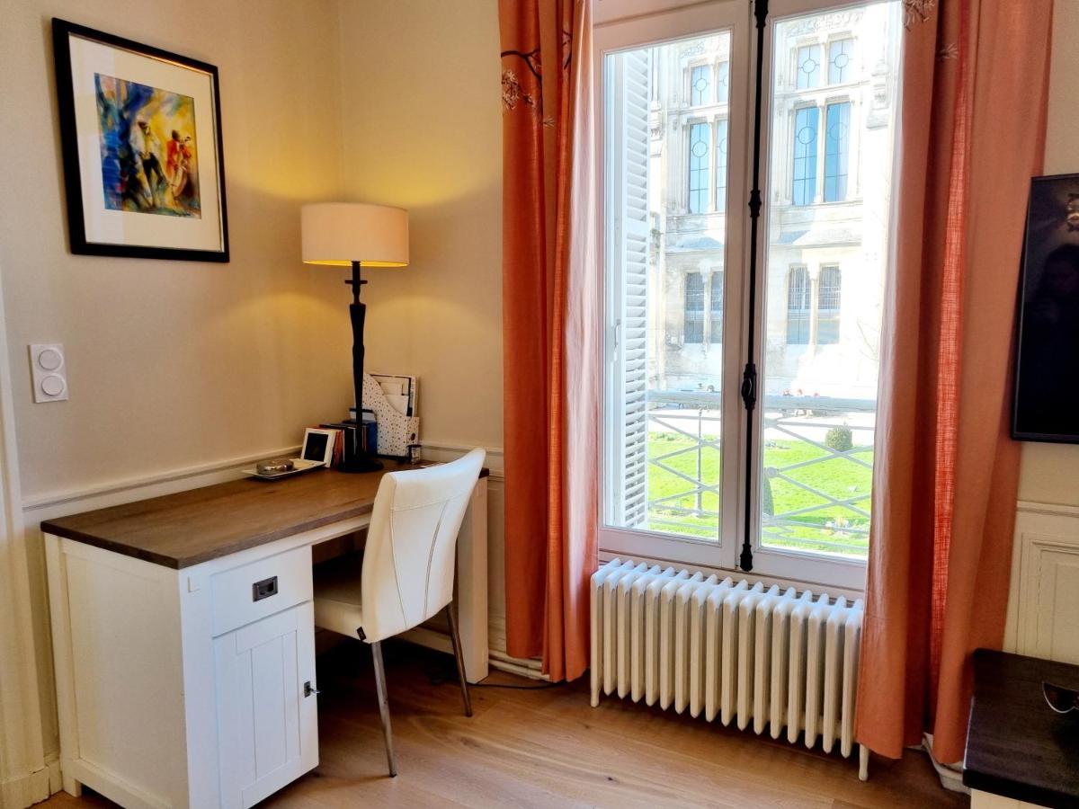Face A L'Hotel De Ville Grand Et Lumineux Appartement Angoulême Eksteriør billede