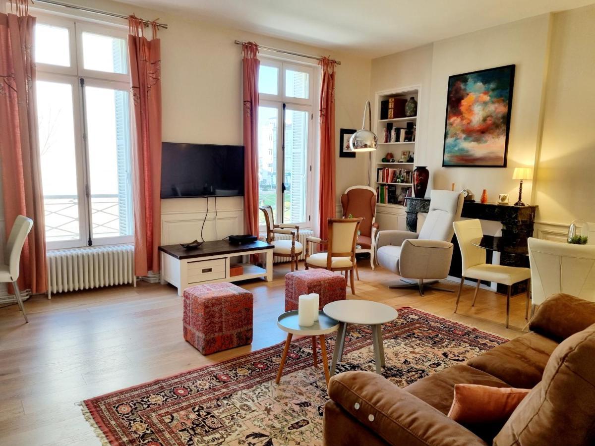 Face A L'Hotel De Ville Grand Et Lumineux Appartement Angoulême Eksteriør billede